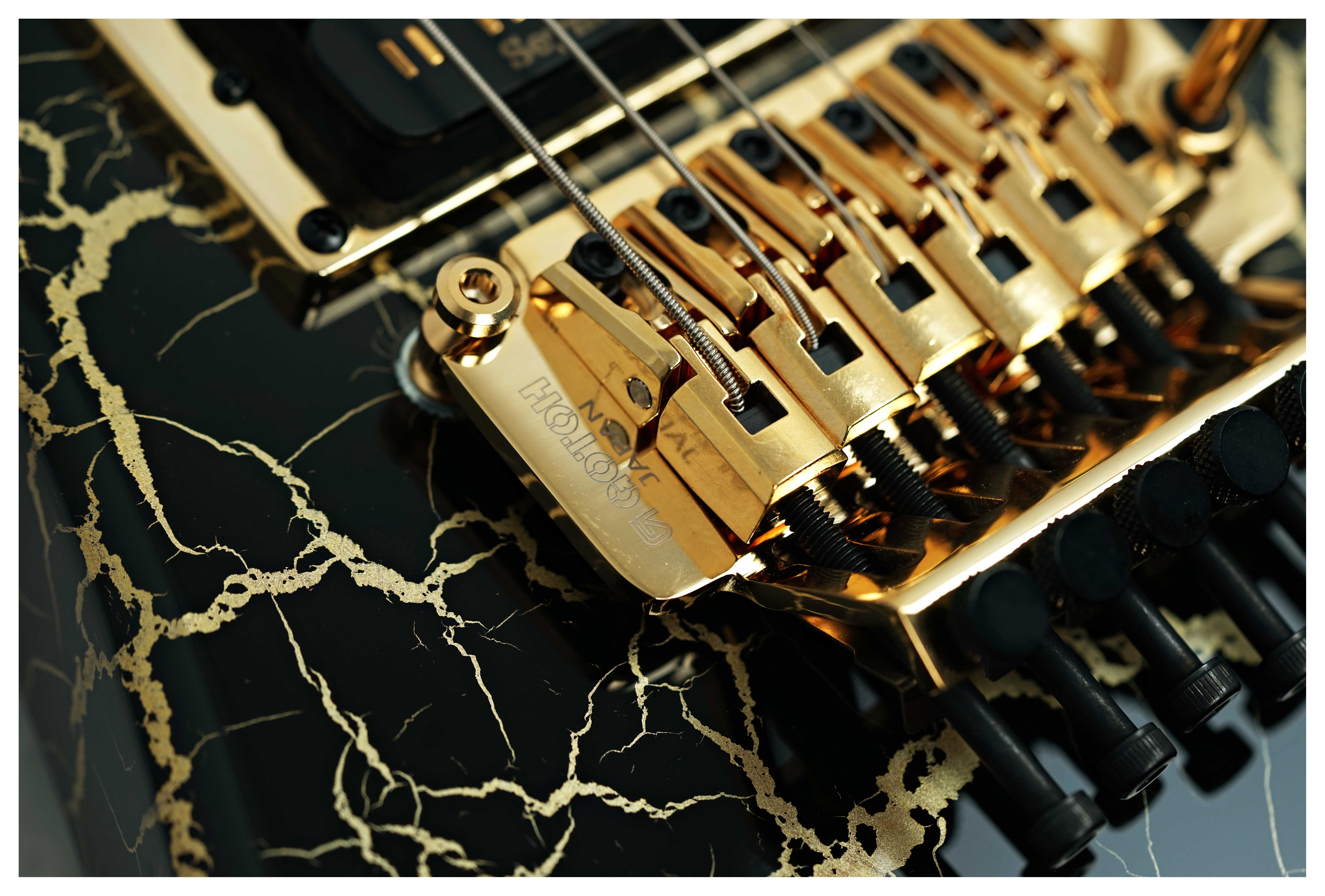Jackson Pro Plus Series Signature Brandon Ellis Kelly KE27 Maple Fingerboard Gold Crackle