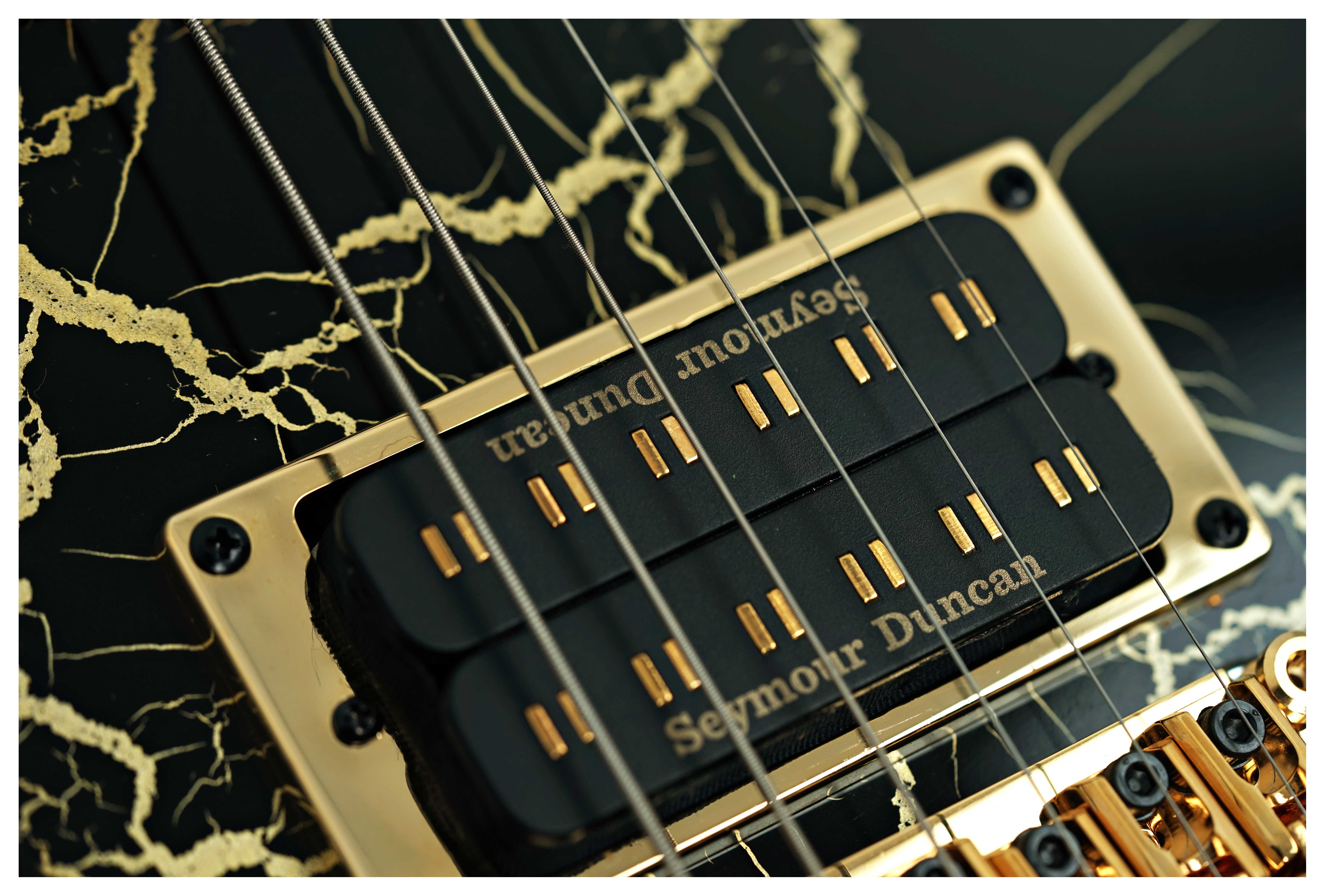 Jackson Pro Plus Series Signature Brandon Ellis Kelly KE27 Maple Fingerboard Gold Crackle