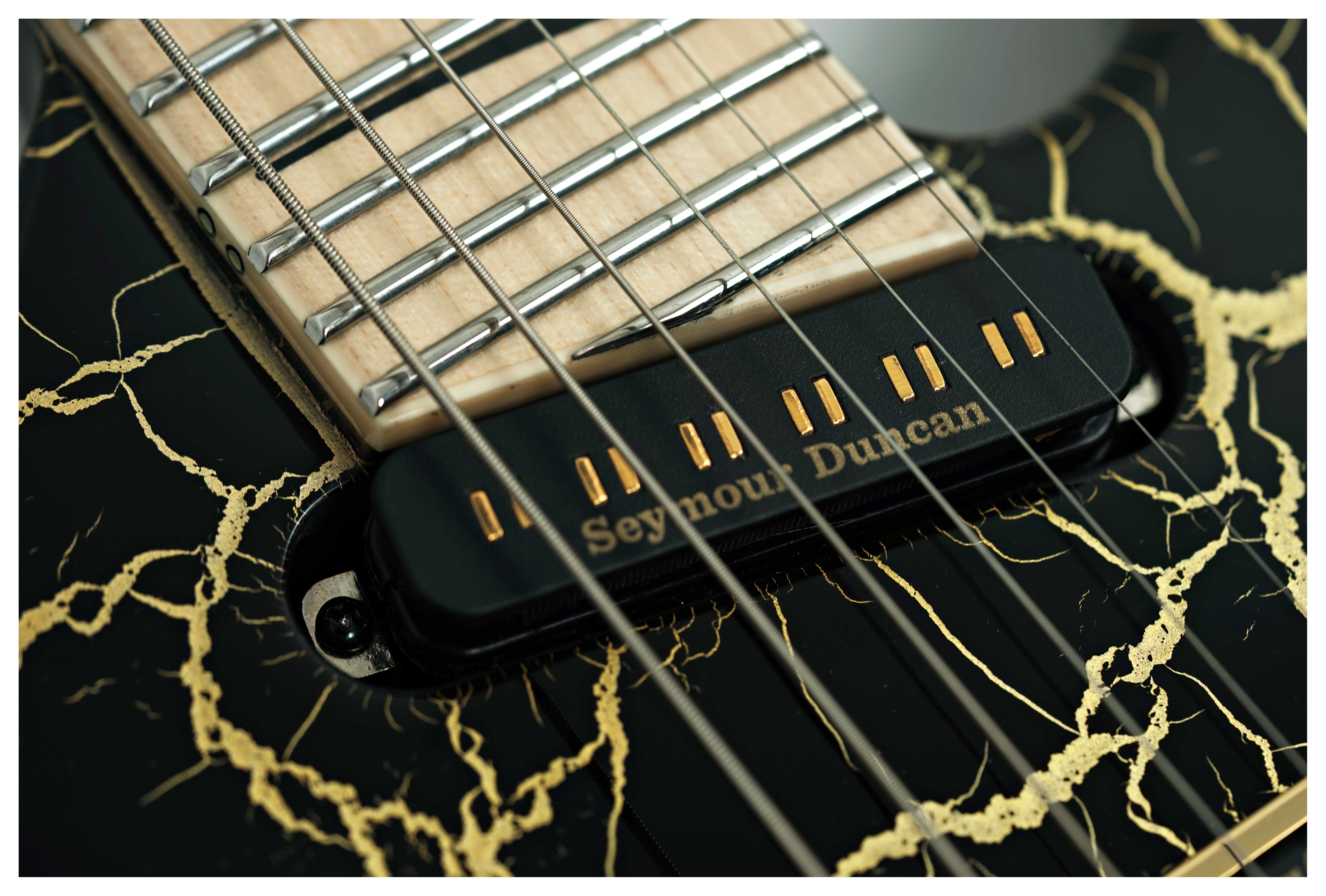 Jackson Pro Plus Series Signature Brandon Ellis Kelly KE27 Maple Fingerboard Gold Crackle