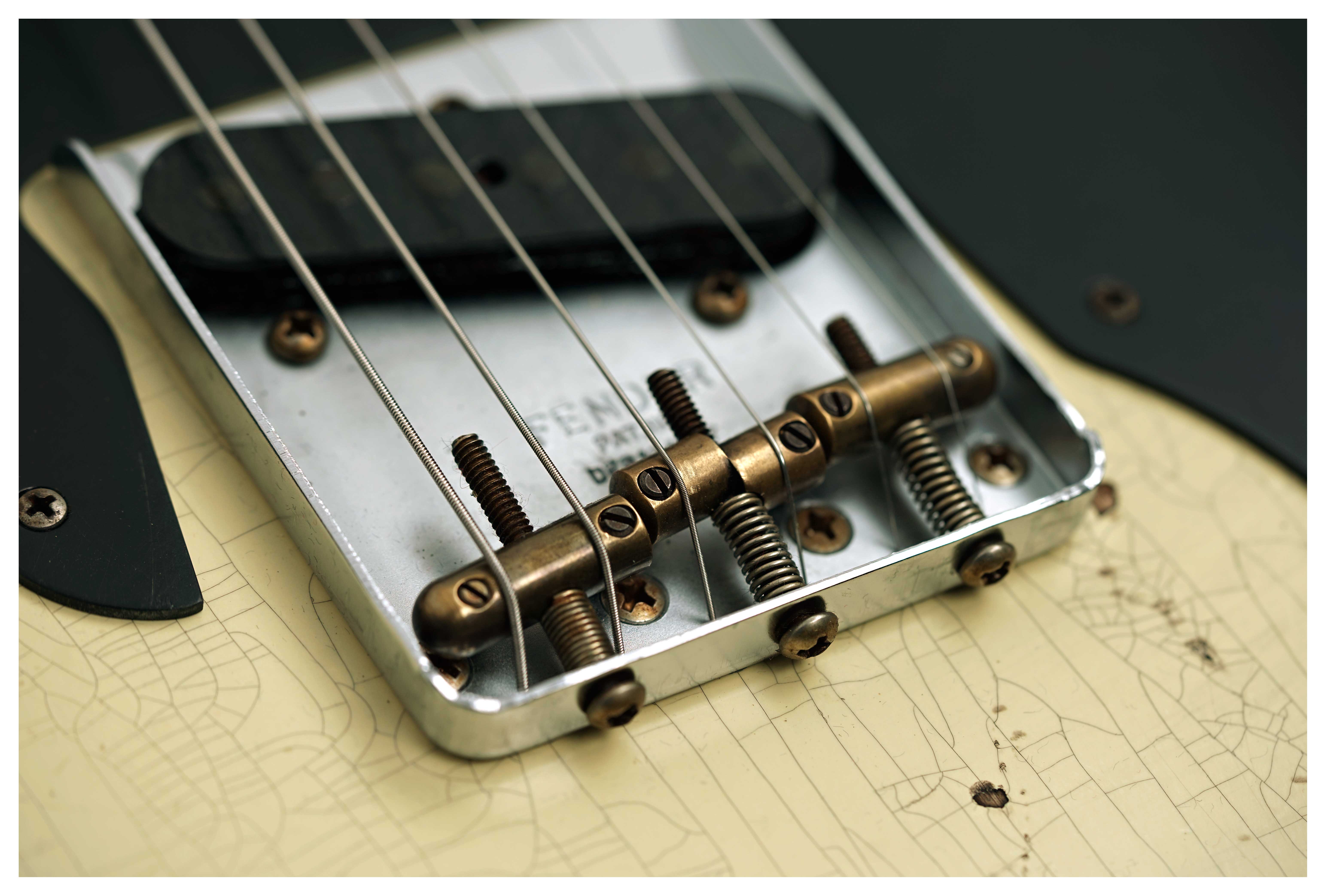 Fender Custom Shop Limited Edition Telecaster Custom Super Heavy Relic Aged Vintage White Over Black #R00421
