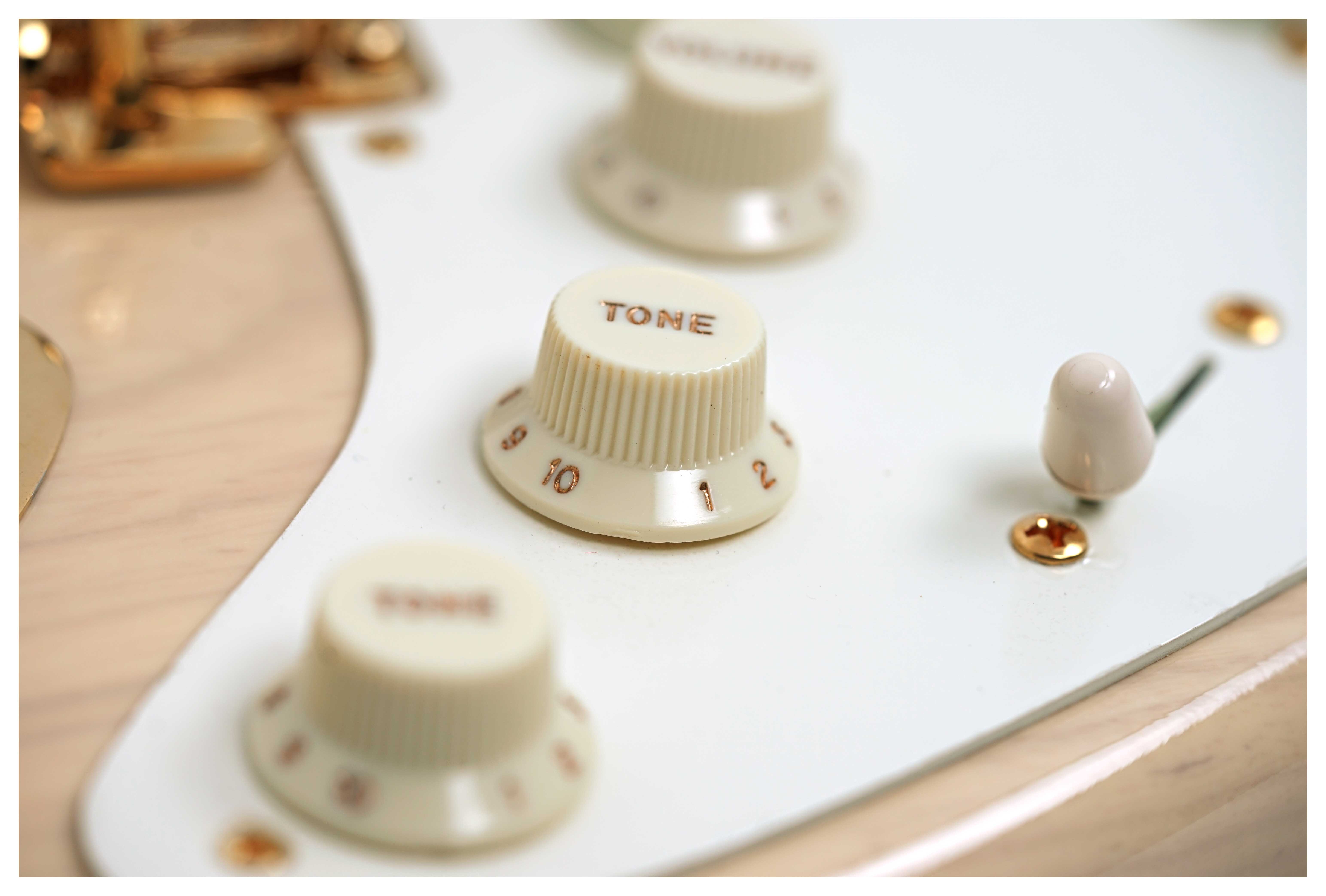 Fender Custom Shop Vintage Custom 1957 Stratocaster NOS Maple Fingerboard Aged White Blonde #R145029