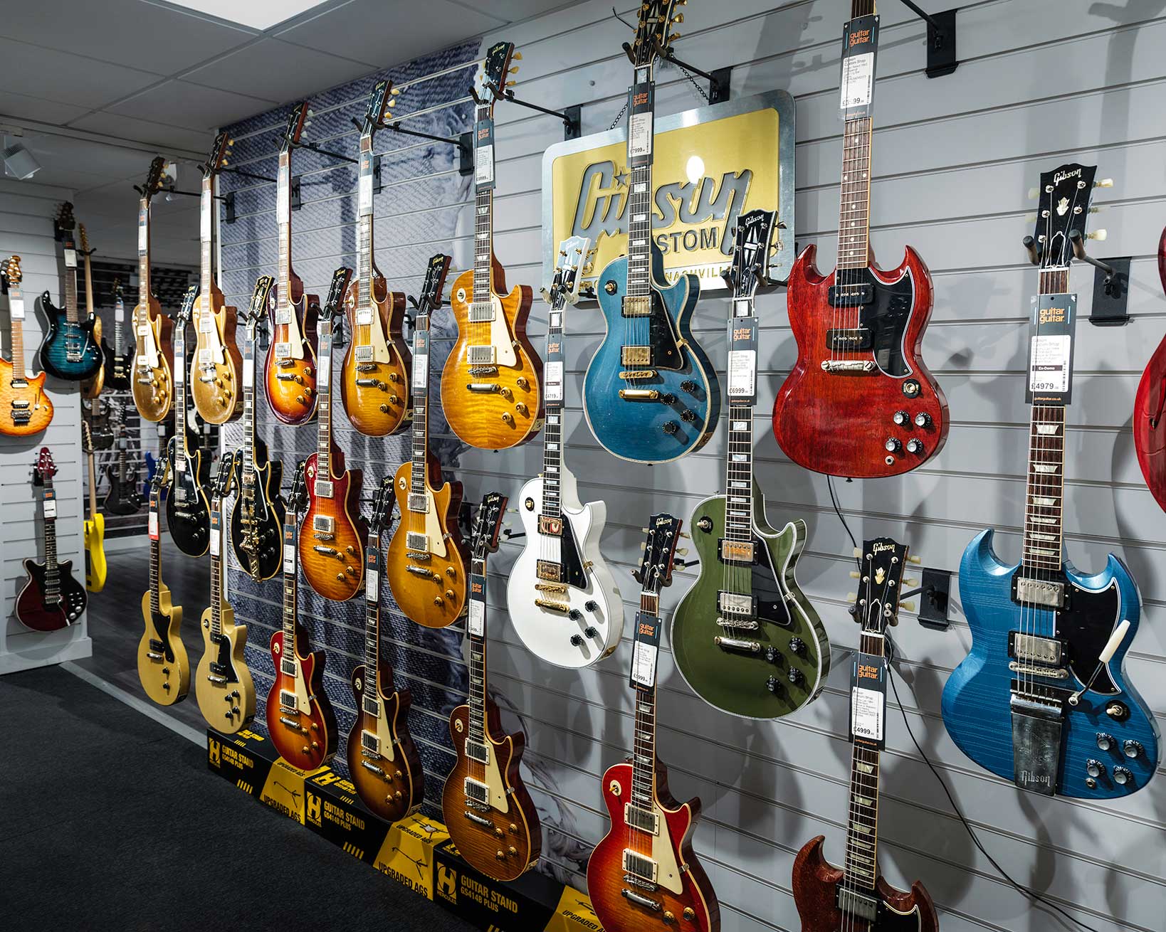 guitarguitar Camden guitar shopfloor