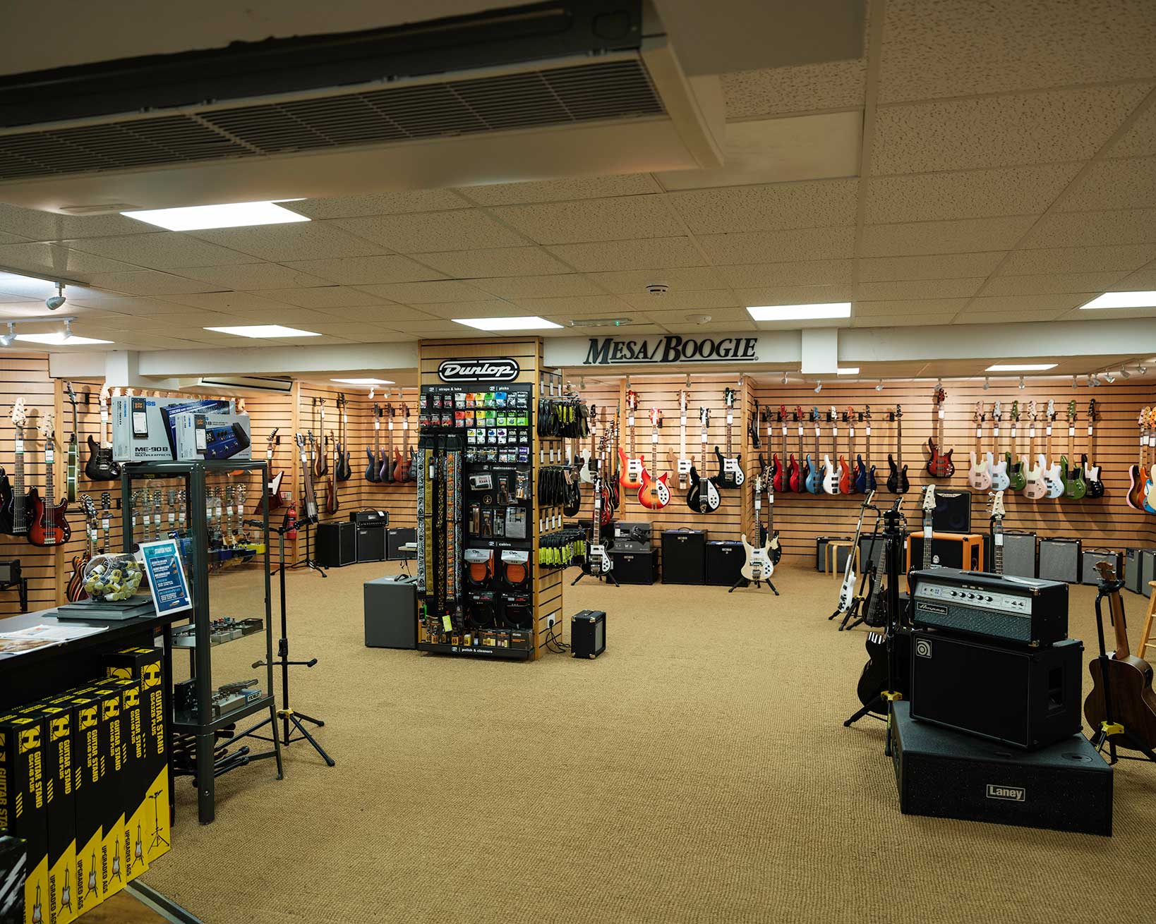 guitarguitar Glasgow bass guitar department