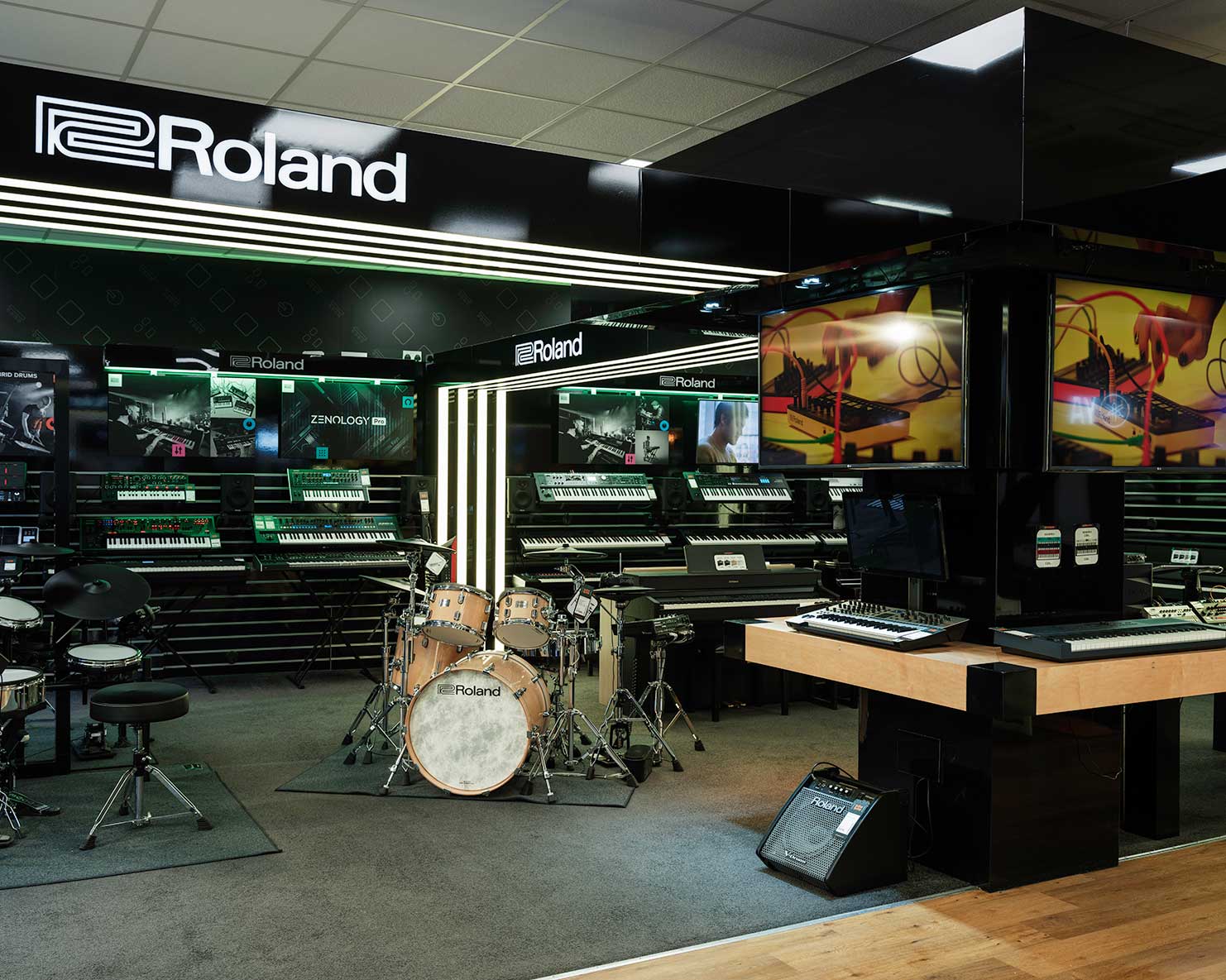 guitarguitar Glasgow Roland Store