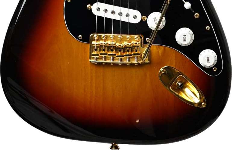 Fender Made in Japan Classic 60s Stratocaster Gold Hardware 3-Tone Sunburst  (Pre-Owned)