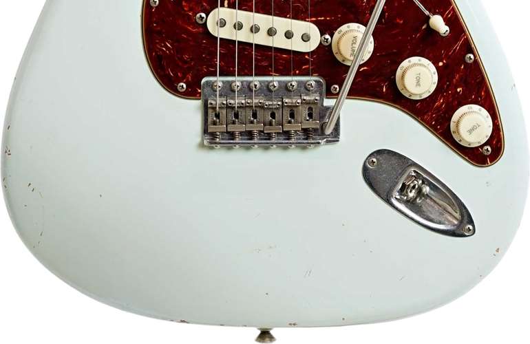 Fender Custom Shop 2010 Limited Edition 1962 Stratocaster Relic Sonic Blue Rosewood Fingerboard (Pre-Owned) Fender Custom Shop 2010 Limited Edition 1962 Stratocaster Relic Sonic Blue Rosewood Fingerboard (Pre-Owned)