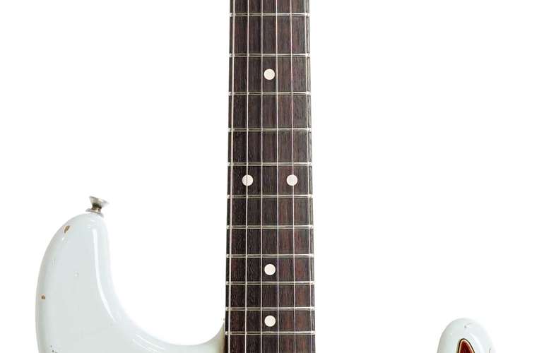 Fender Custom Shop 2010 Limited Edition 1962 Stratocaster Relic Sonic Blue Rosewood Fingerboard (Pre-Owned) Fender Custom Shop 2010 Limited Edition 1962 Stratocaster Relic Sonic Blue Rosewood Fingerboard (Pre-Owned)