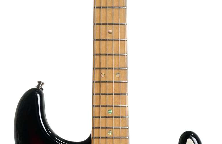 Fender Custom Shop 2001 Classic Player Stratocaster V Neck 3 Tone Sunburst Maple Fingerboard (Pre-Owned) Fender Custom Shop 2001 Classic Player Stratocaster V Neck 3 Tone Sunburst Maple Fingerboard (Pre-Owned)