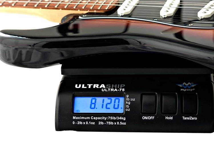 Fender Player Stratocaster 3 Colour Sunburst Pau Ferro Fingerboard (Pre-Owned) Fender Player Stratocaster 3 Colour Sunburst Pau Ferro Fingerboard (Pre-Owned)