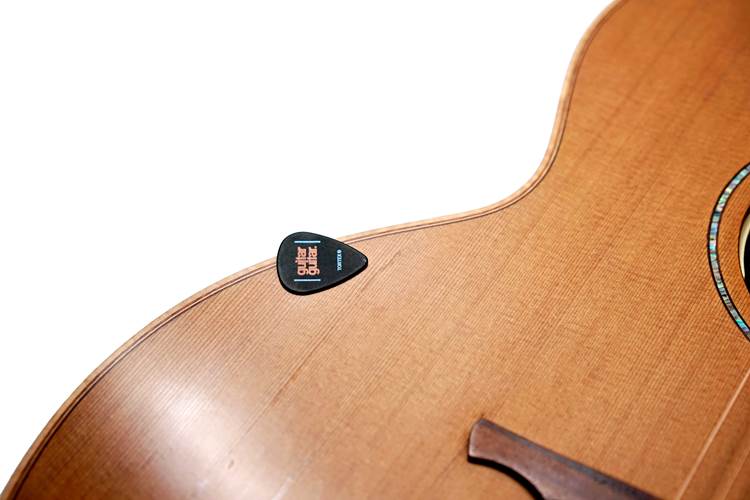 Lowden F-35 Walnut Cedar (Pre-Owned) Lowden F-35 Walnut Cedar (Pre-Owned)