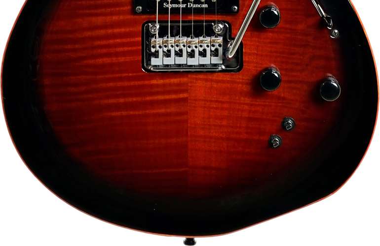 Godin LGXT-SA Flame AA Cognac Burst (Pre-Owned) Godin LGXT-SA Flame AA Cognac Burst (Pre-Owned)