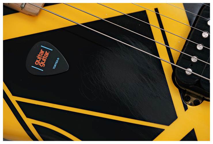 EVH 2021 Striped Series Black with Yellow Stripes (Pre-Owned) EVH 2021 Striped Series Black with Yellow Stripes (Pre-Owned)