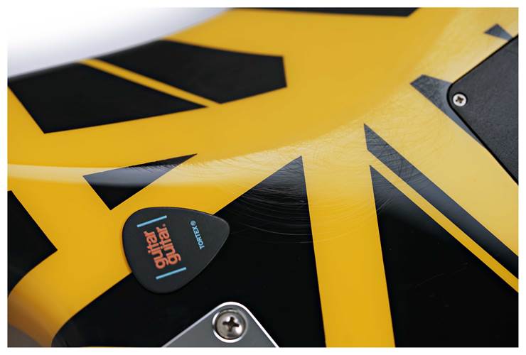 EVH 2021 Striped Series Black with Yellow Stripes (Pre-Owned) EVH 2021 Striped Series Black with Yellow Stripes (Pre-Owned)