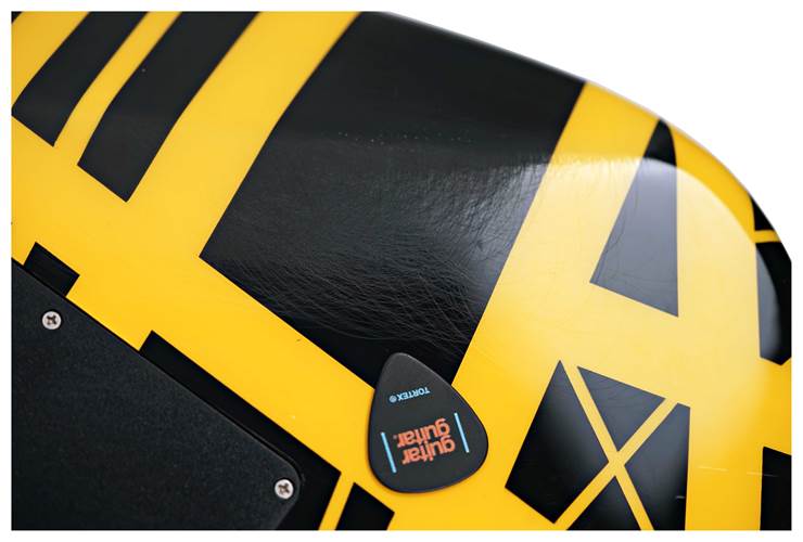 EVH 2021 Striped Series Black with Yellow Stripes (Pre-Owned) EVH 2021 Striped Series Black with Yellow Stripes (Pre-Owned)