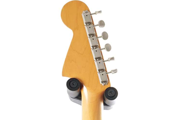 Fender Jaguar JG66 Reissue 3-Tone Sunburst Rosewood Fingerboard (Pre-Owned) Fender Jaguar JG66 Reissue 3-Tone Sunburst Rosewood Fingerboard (Pre-Owned)
