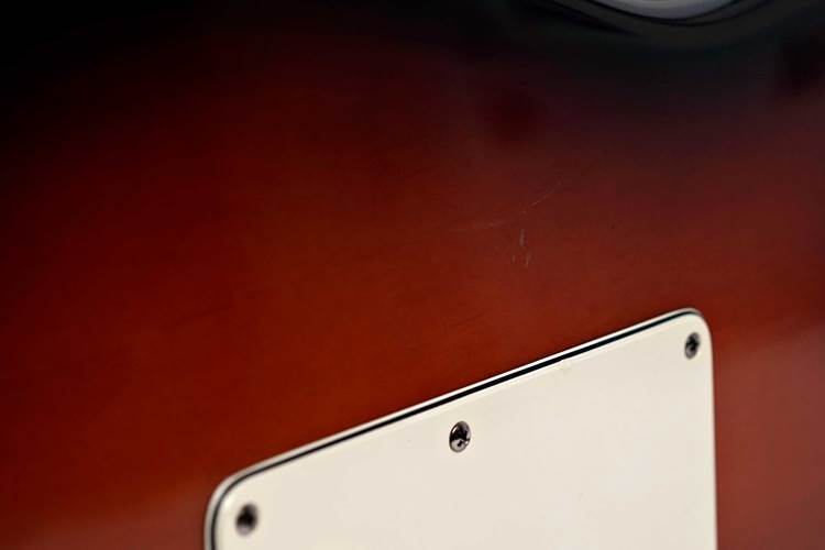 Fender 1997 American Standard Stratocaster Maple Fingerboard Brown Sunburst (Pre-Owned) Fender 1997 American Standard Stratocaster Maple Fingerboard Brown Sunburst (Pre-Owned)