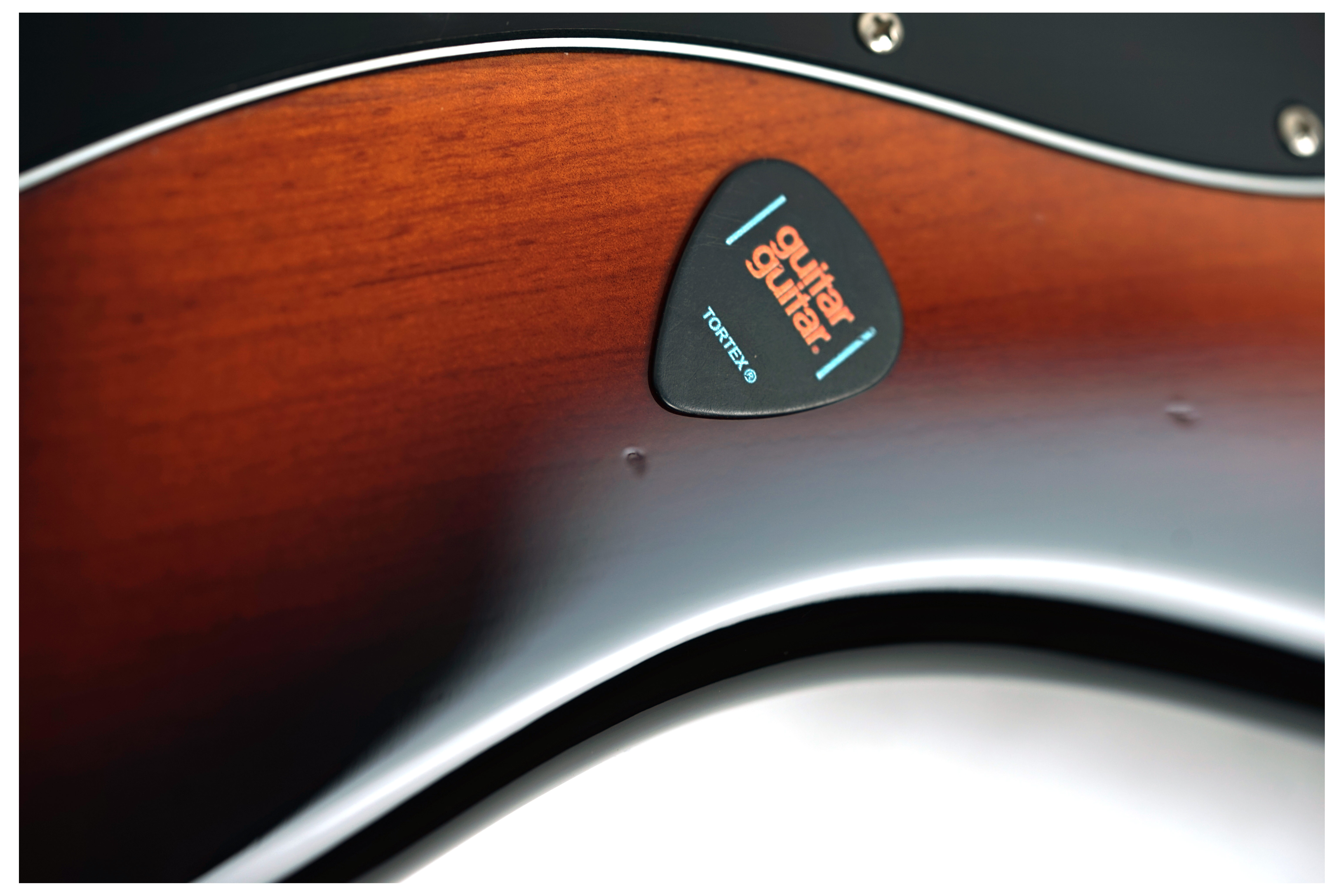 Fender 2021 American Ultra Luxe Stratocaster 2 Tone Sunburst Rosewood Fingerboard (Pre-Owned)