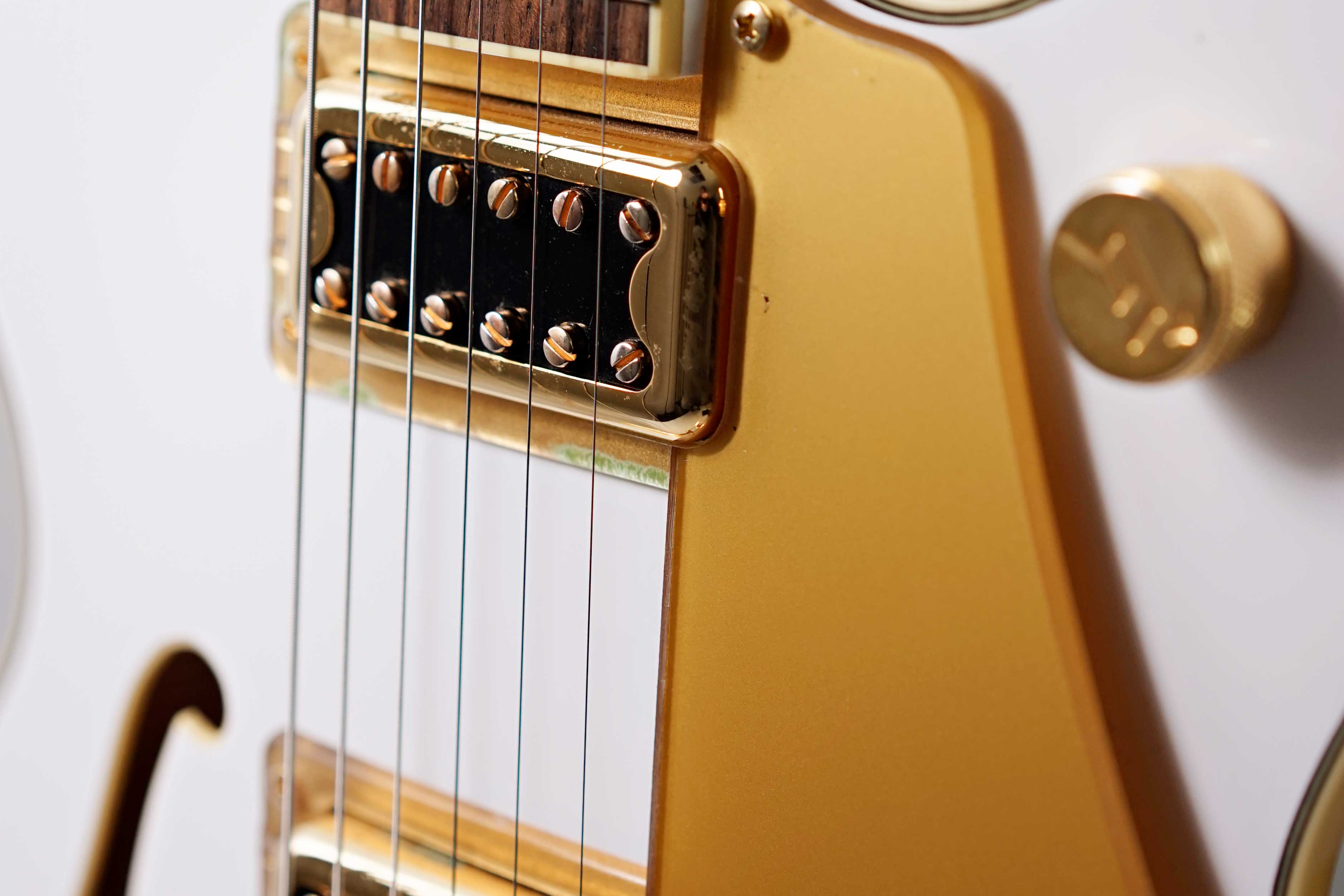 Gretsch 2018 limited edition Gretsch G5655TG Electromatic Centerblock Jr. Bisgby Snow Crest White (Pre-Owned)