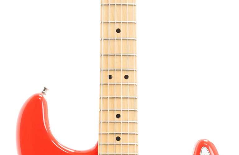 Fender 2004 American Standard Stratocaster Pillar Box Red Maple Fingerboard (Pre-Owned) #Z3018896 Fender 2004 American Standard Stratocaster Pillar Box Red Maple Fingerboard (Pre-Owned) #Z3018896