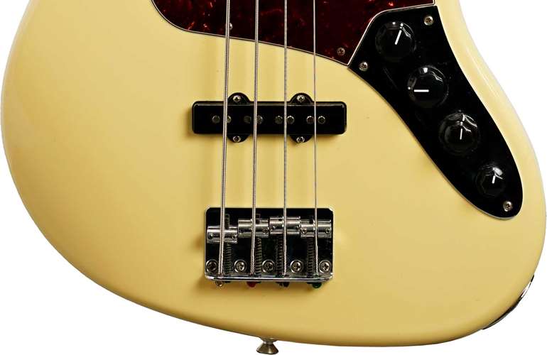 Fender Deluxe Active Jazz Bass Buttercream (Pre-Owned) #MX13128522 Fender Deluxe Active Jazz Bass Buttercream (Pre-Owned) #MX13128522