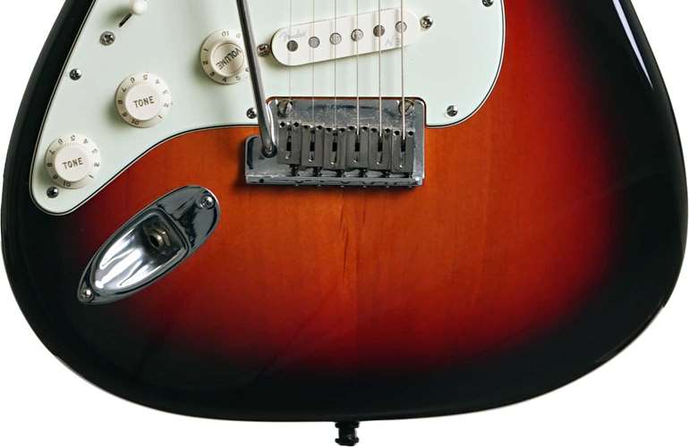 Fender 2011 American Deluxe Stratocaster Left Handed Rosewood Fingerboard 3 Tone Sunburst (Pre-Owned) #US10090210 Fender 2011 American Deluxe Stratocaster Left Handed Rosewood Fingerboard 3 Tone Sunburst (Pre-Owned) #US10090210