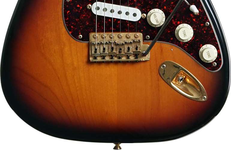 Fender 1997 Collector's Edition Stratocaster 3-Tone Sunburst Rosewood Fingerboard (Pre-Owned) #0913of1997 Fender 1997 Collector's Edition Stratocaster 3-Tone Sunburst Rosewood Fingerboard (Pre-Owned) #0913of1997