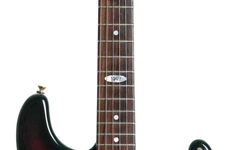 Fender 1997 Collector's Edition Stratocaster 3-Tone Sunburst Rosewood Fingerboard (Pre-Owned) #0913of1997 Fender 1997 Collector's Edition Stratocaster 3-Tone Sunburst Rosewood Fingerboard (Pre-Owned) #0913of1997