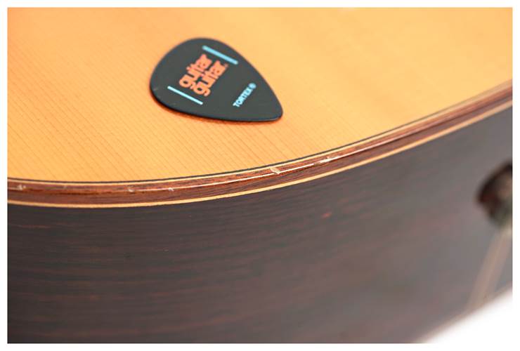 Manuel Raimundo 660E Cedar/Rosewood Left Handed (Pre-Owned) Manuel Raimundo 660E Cedar/Rosewood Left Handed (Pre-Owned)