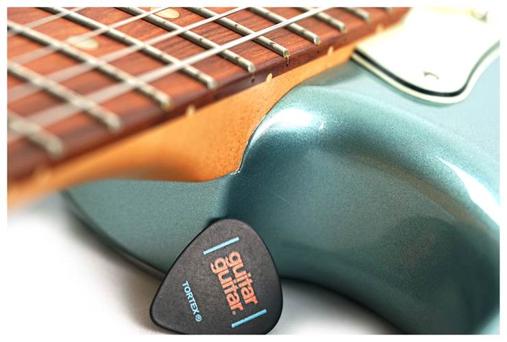 Fender 2017 Deluxe Roadhouse Stratocaster Pau Ferro Fingerboard Mystic Ice Blue (Pre-Owned) #MX17948900 Fender 2017 Deluxe Roadhouse Stratocaster Pau Ferro Fingerboard Mystic Ice Blue (Pre-Owned) #MX17948900