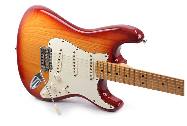 Fender 2015 American Standard Stratocaster Maple Fingerboard Sienna Sunburst (Pre-Owned) #US15035237 Fender 2015 American Standard Stratocaster Maple Fingerboard Sienna Sunburst (Pre-Owned) #US15035237
