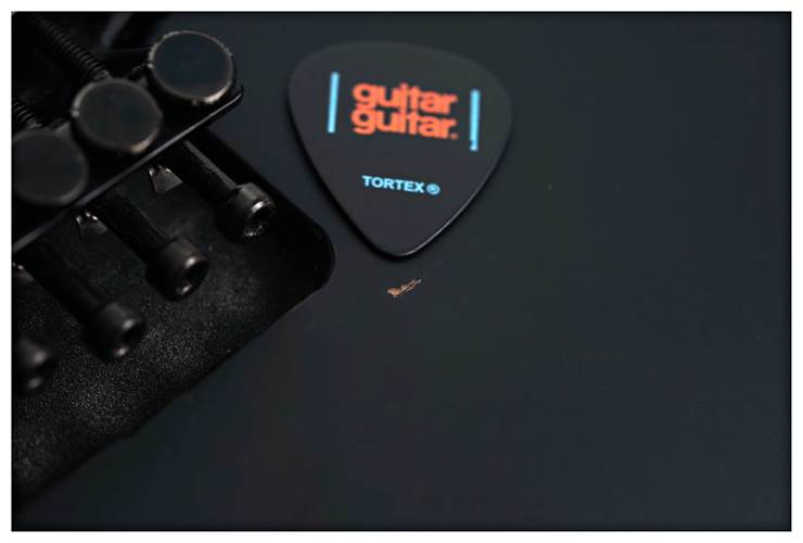 Schecter 2008 Damien FR Satin Black (Pre-Owned) #SJ080601365 Schecter 2008 Damien FR Satin Black (Pre-Owned) #SJ080601365