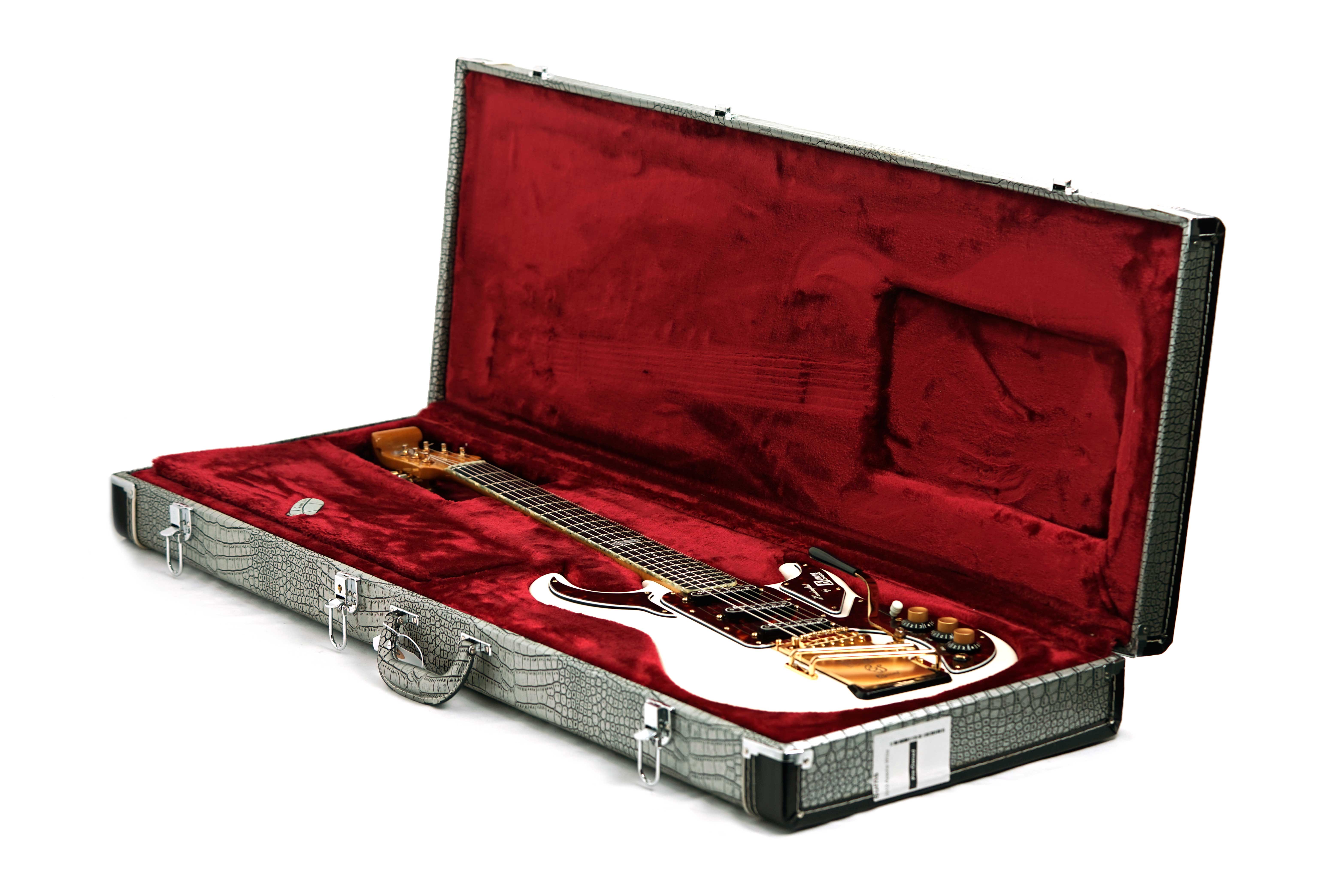 Burns 2013 Apache White (Pre-Owned) #0121