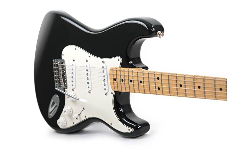 Fender 2000 Standard Stratocaster Maple Fingerboard Black (Pre-Owned) #MZO097371 Fender 2000 Standard Stratocaster Maple Fingerboard Black (Pre-Owned) #MZO097371