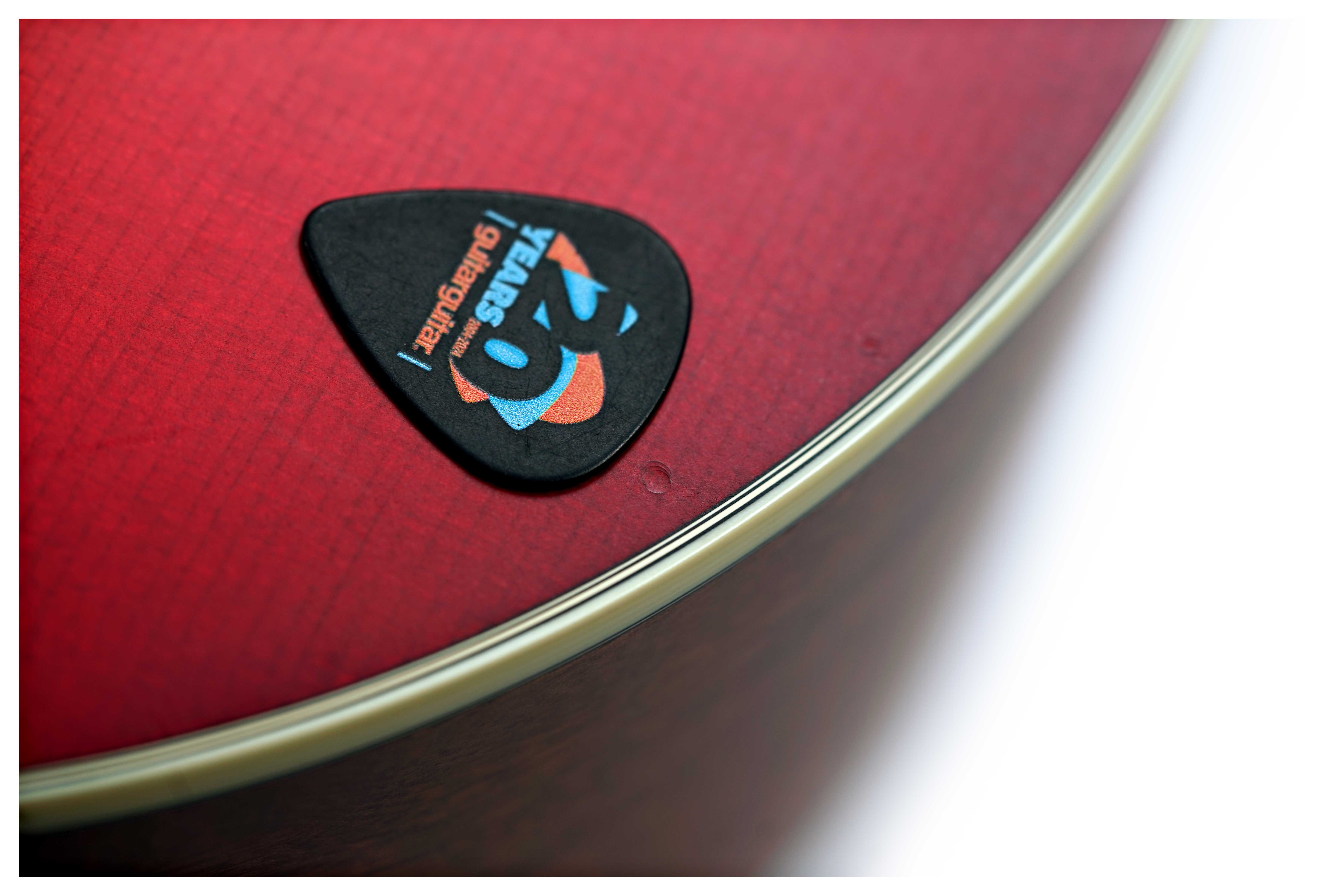 Taylor 2015 Grand Auditorium Satin Cherry Sunburst (Pre-Owned) #1112145130