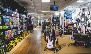guitarguitar Birmingham Shopfloor