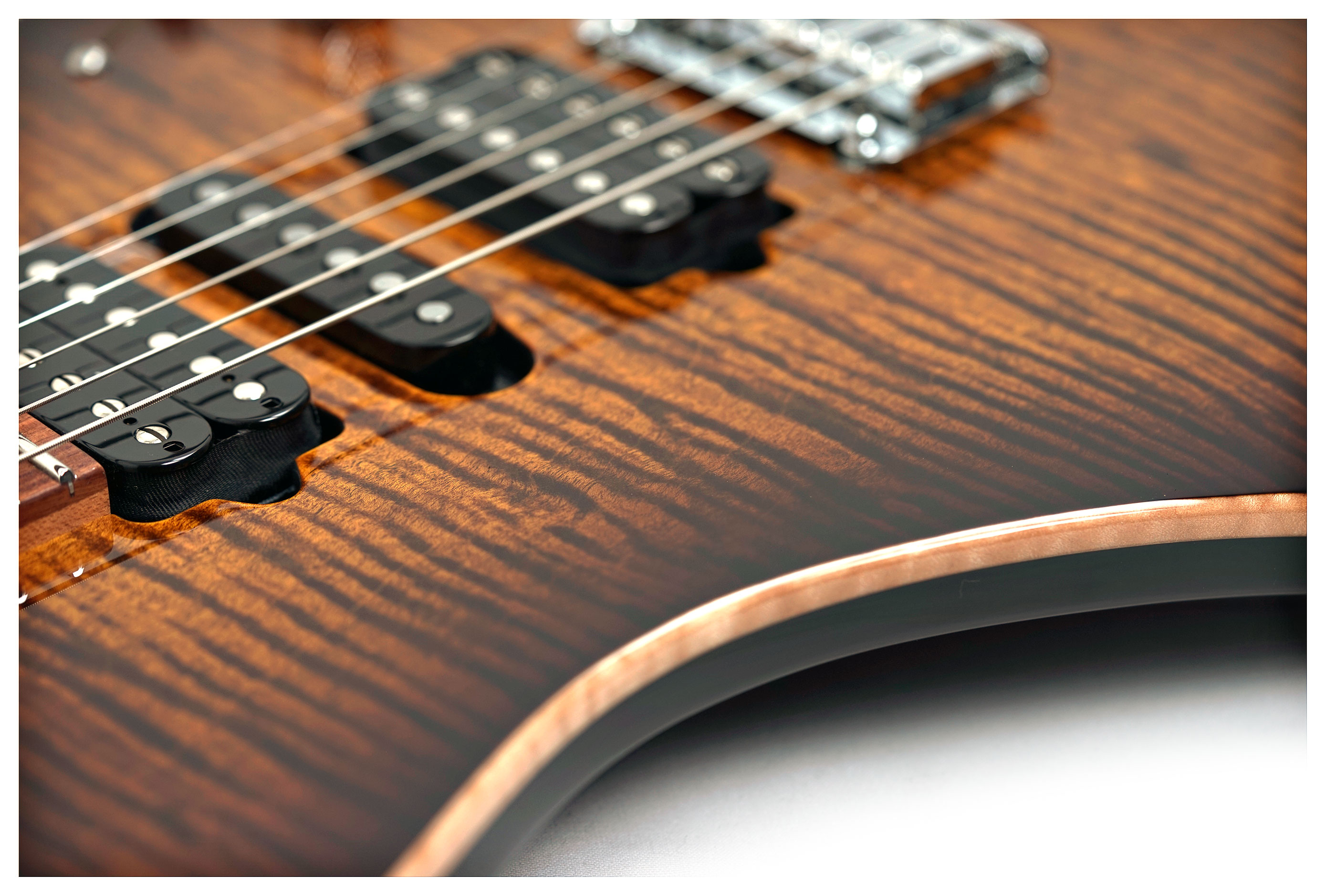 Suhr Modern Plus Bengal Burst Pau Ferro Fingerboard HSH #87646