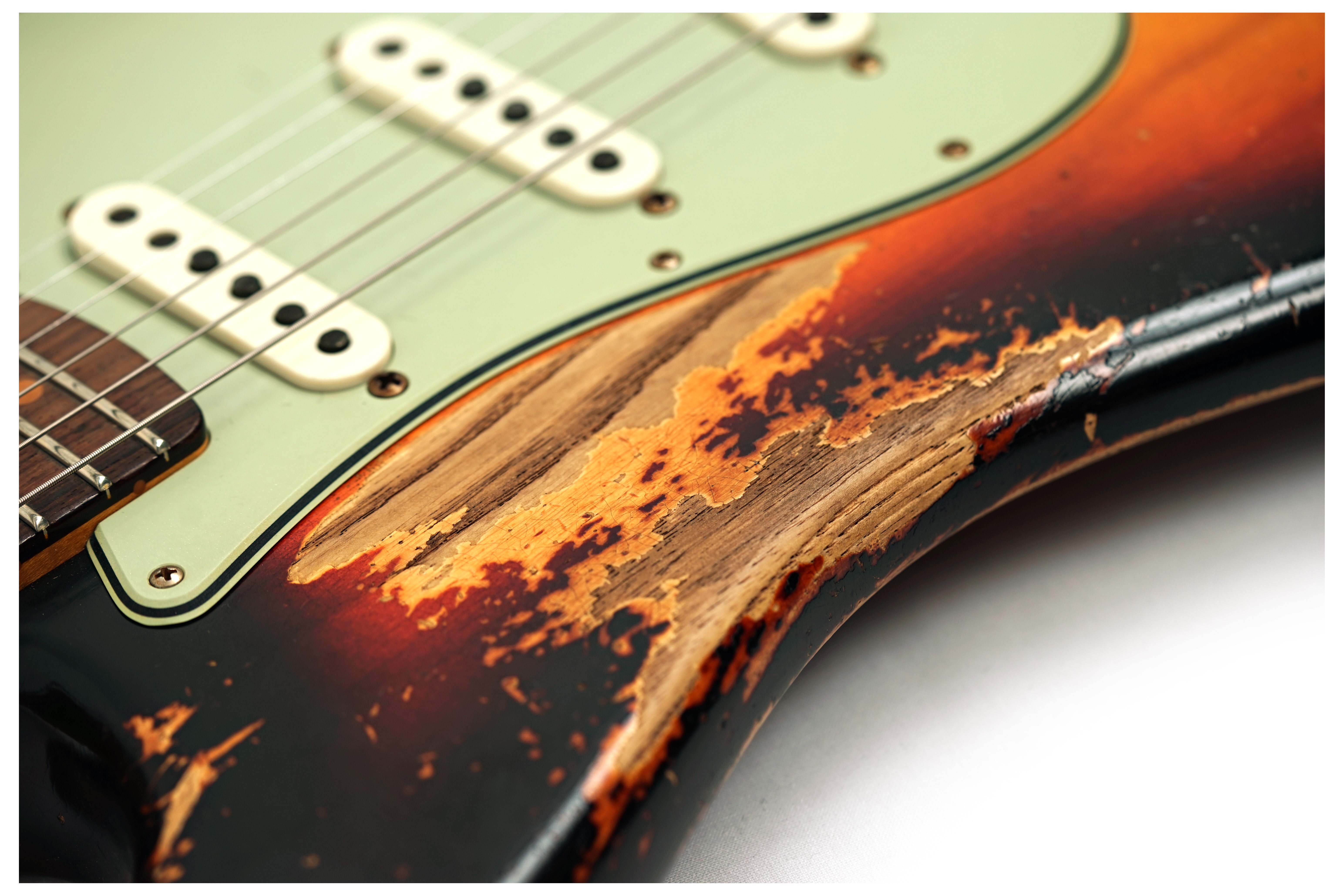 Fender Custom Shop 1963 Stratocaster Super Heavy Relic Super Faded Aged 3-Colour Sunburst #CZ584624