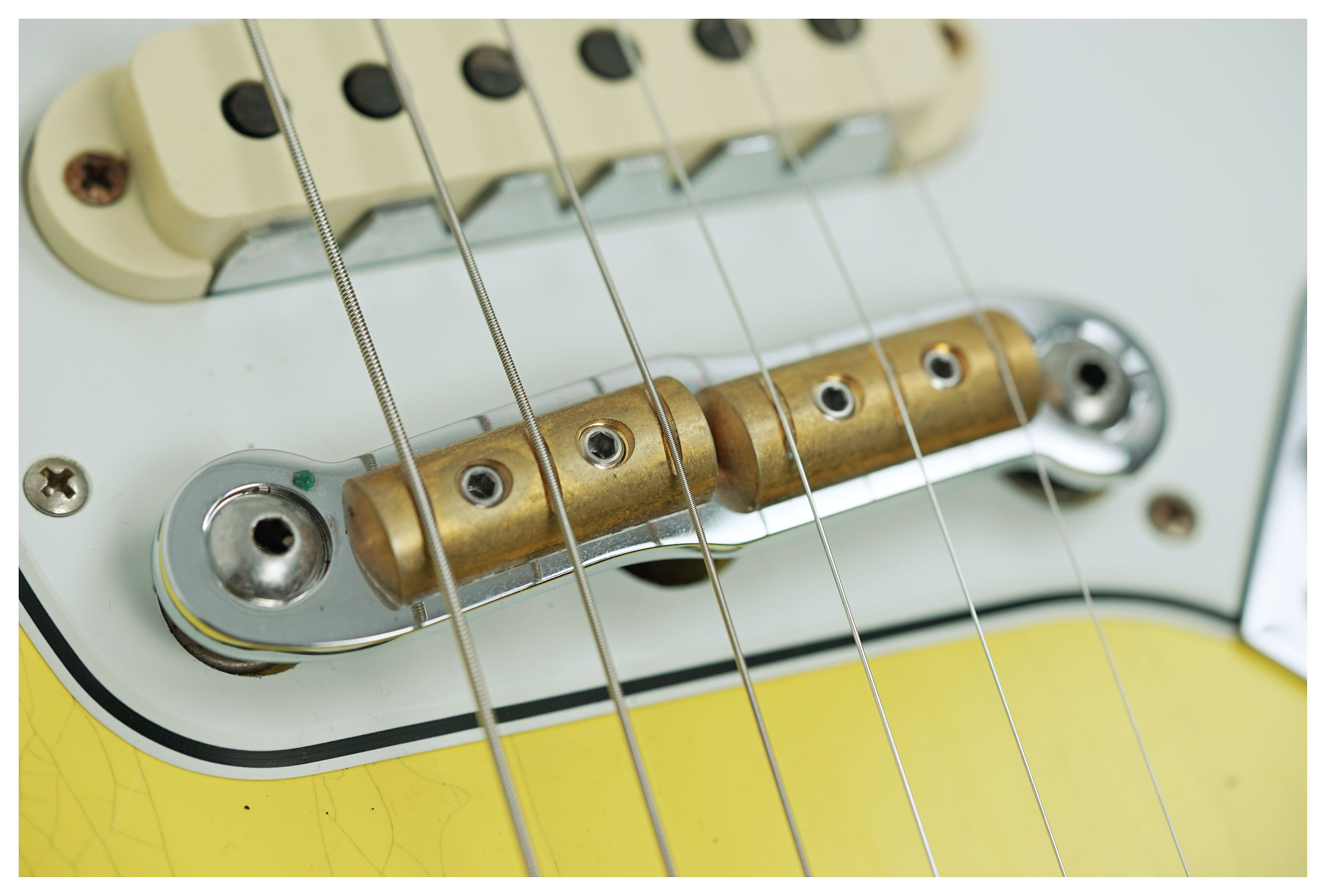 Fender Custom Shop 1964 Jaguar Journeyman Relic Graffiti Yellow Rosewood Fingerboard #CZ591985