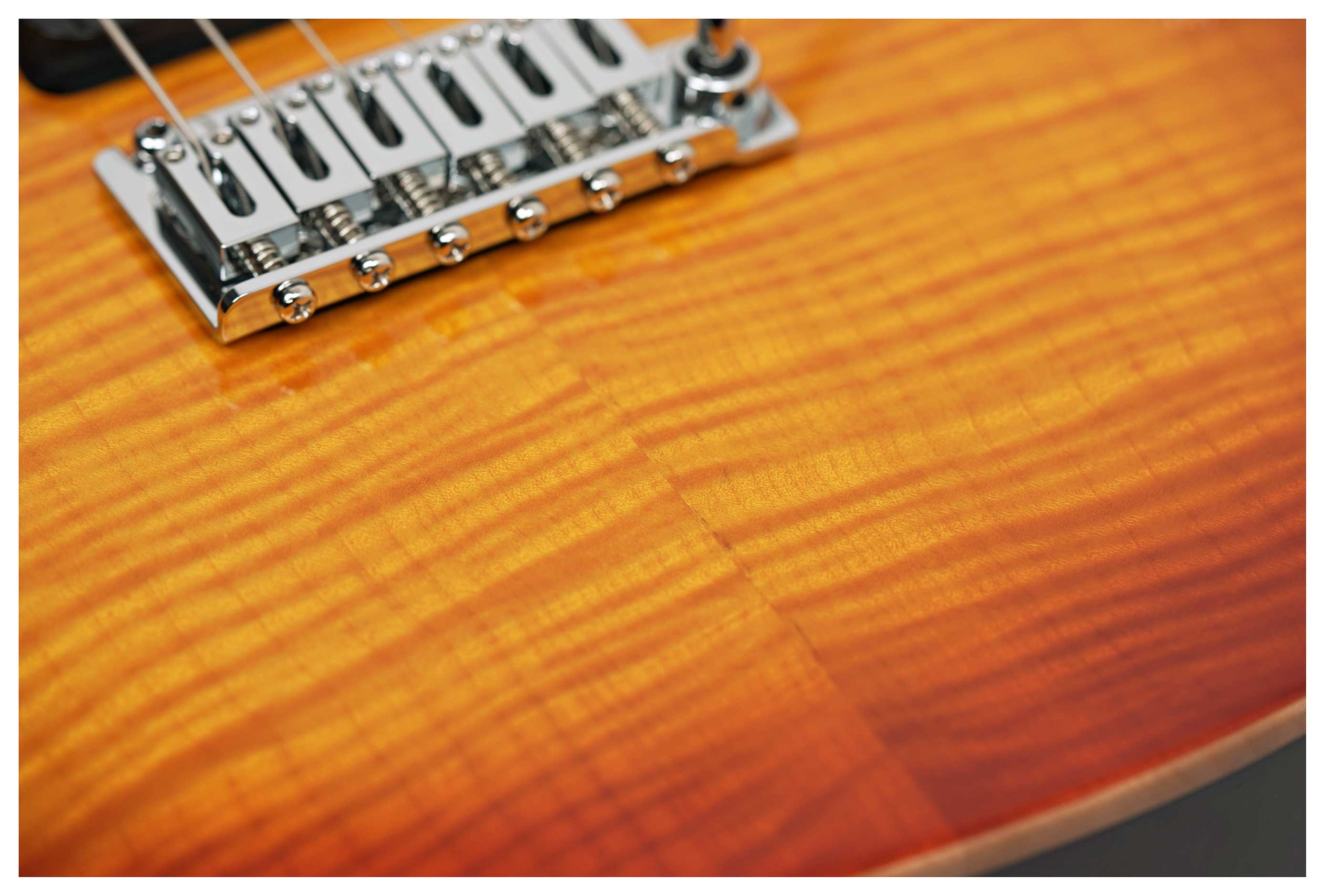Suhr guitarguitar Exclusive Modern Plus Suhr Burst Pau Ferro Fingerboard #91996