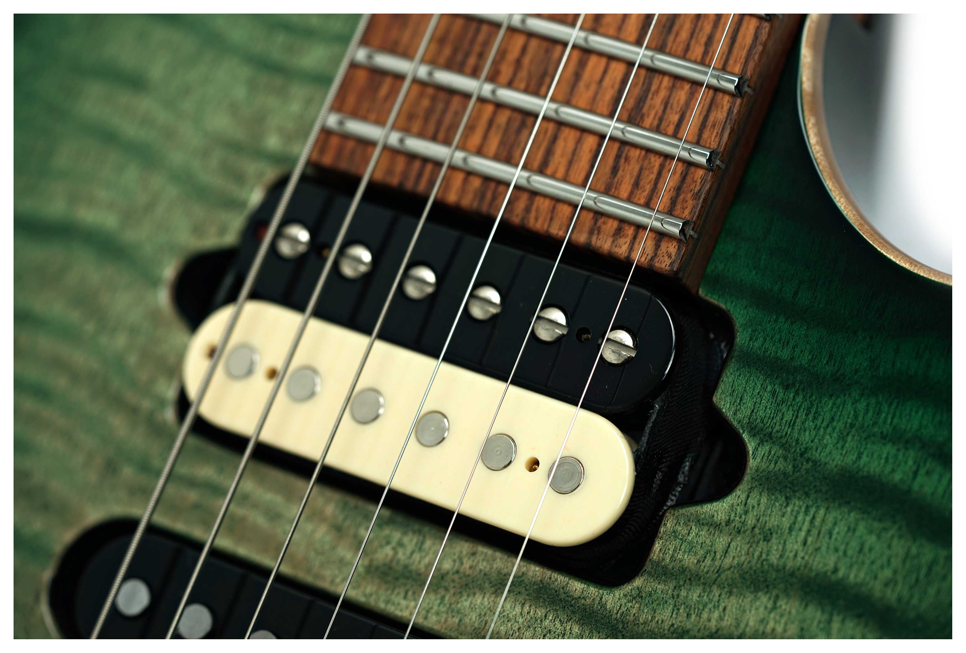 Suhr guitarguitar Exclusive Modern Plus Trans Green Burst Pau Ferro Fingerboard #92010