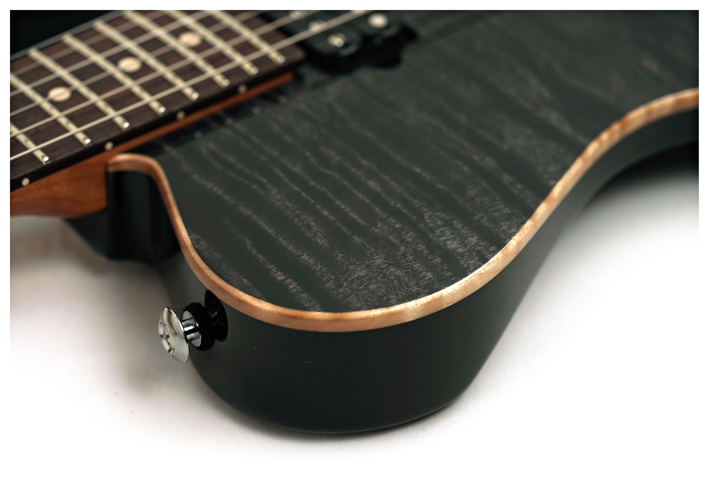 Suhr Oso Short Scale Alder Figured Maple Trans Black Rosewood Fingerboard #94013