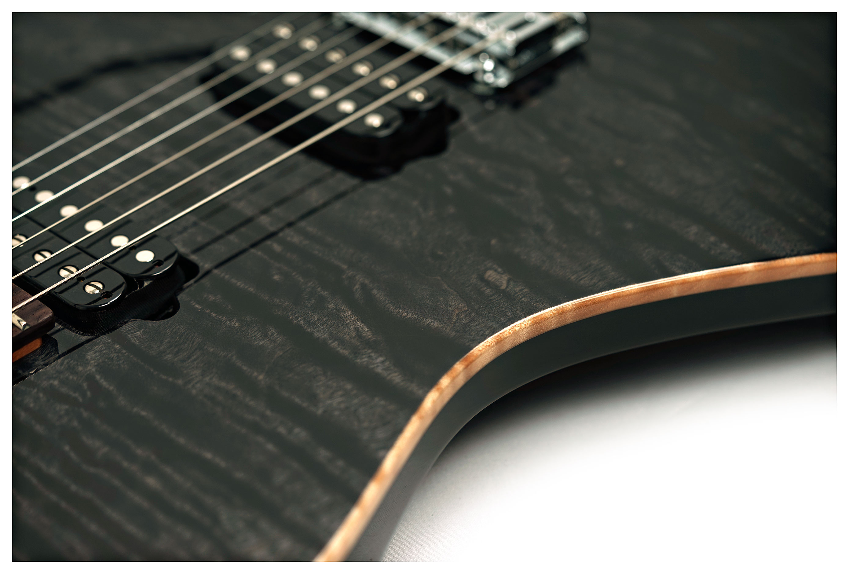 Suhr Oso Short Scale Alder Figured Maple Trans Black Rosewood Fingerboard #94013