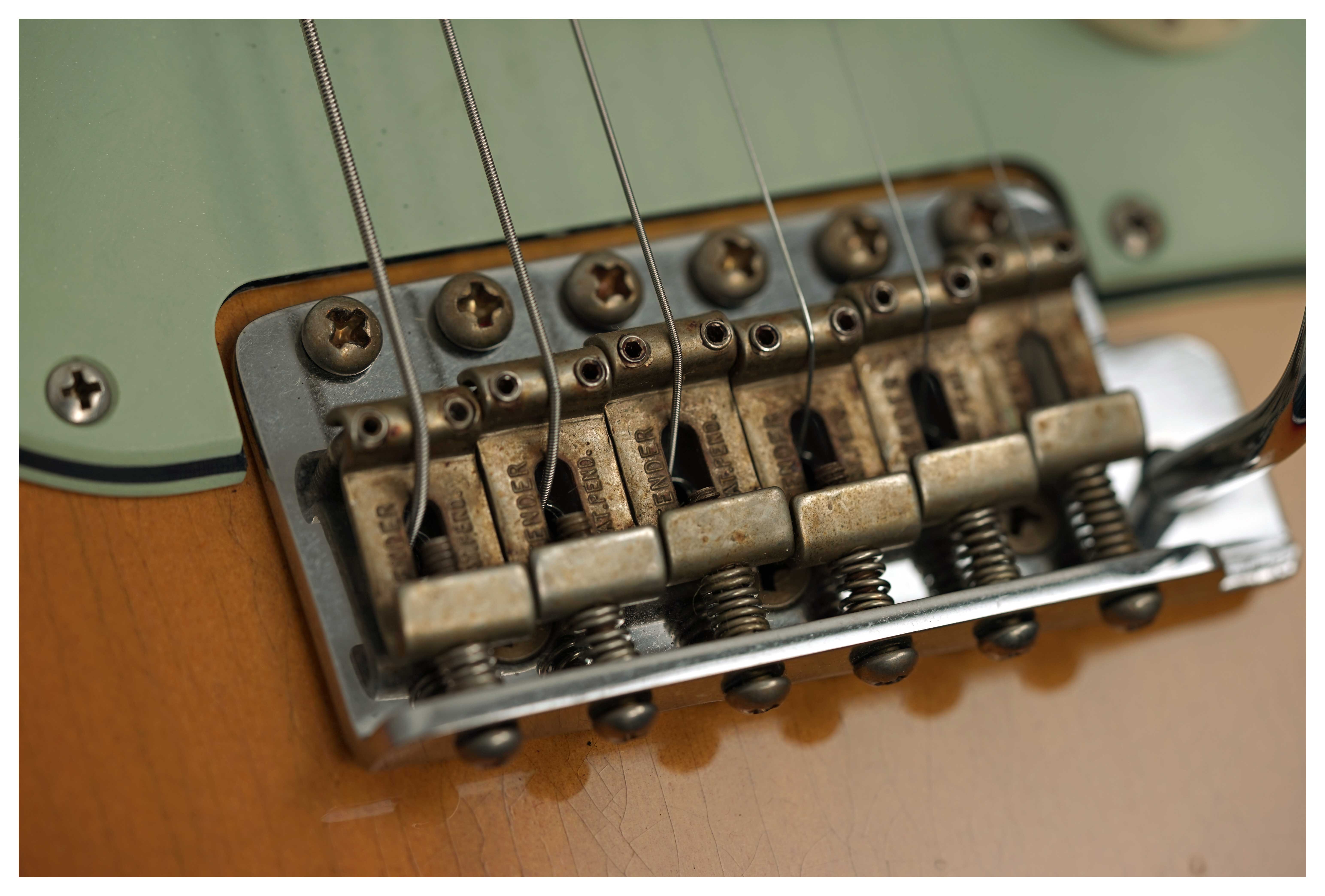 Fender Custom Shop 1960 Stratocaster Journeyman Relic Bleached 3 Tone Sunburst Rosewood Fingerboard #CZ582816