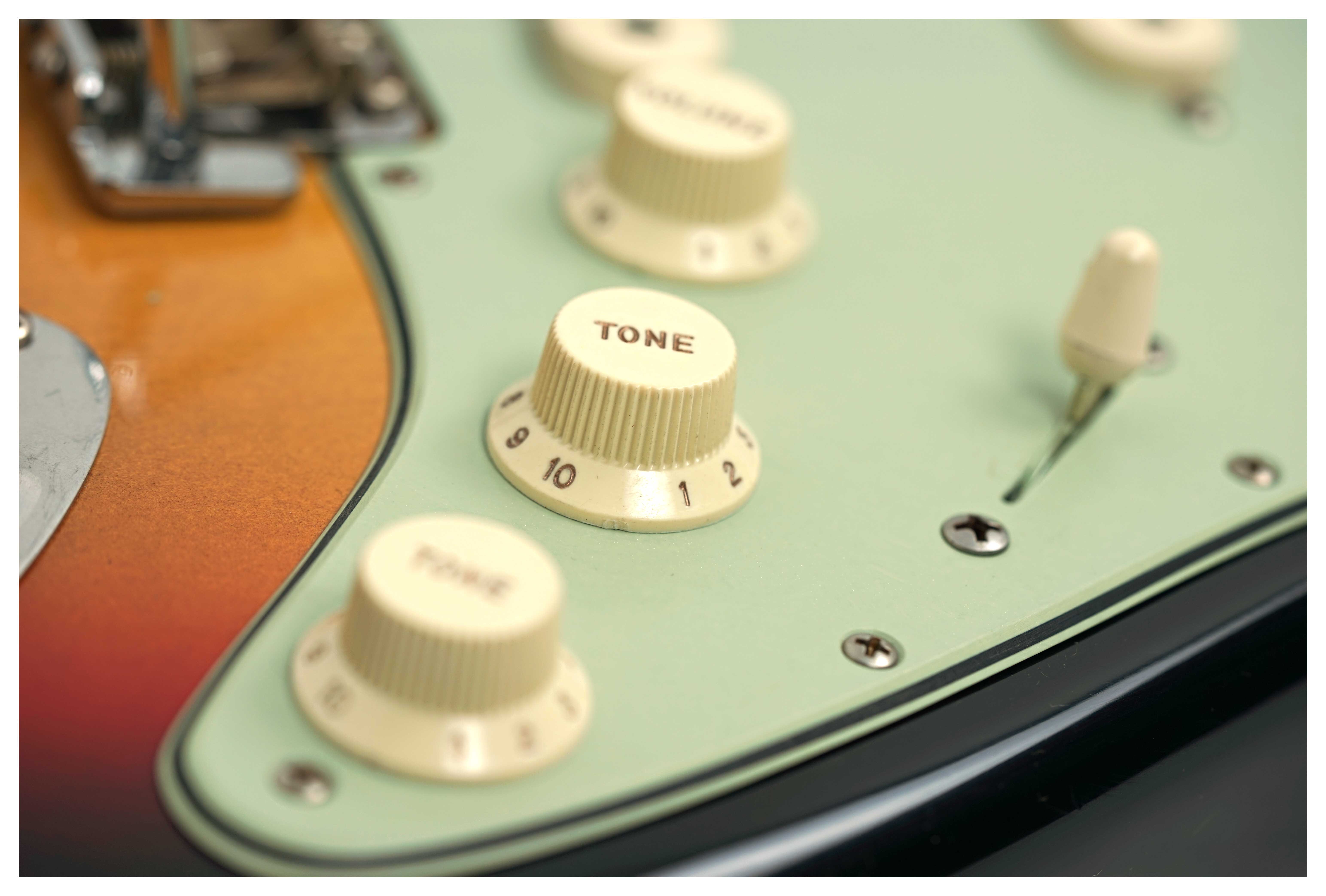 Fender Custom Shop 1960 Stratocaster Journeyman Relic Bleached 3 Tone Sunburst Rosewood Fingerboard #CZ582816