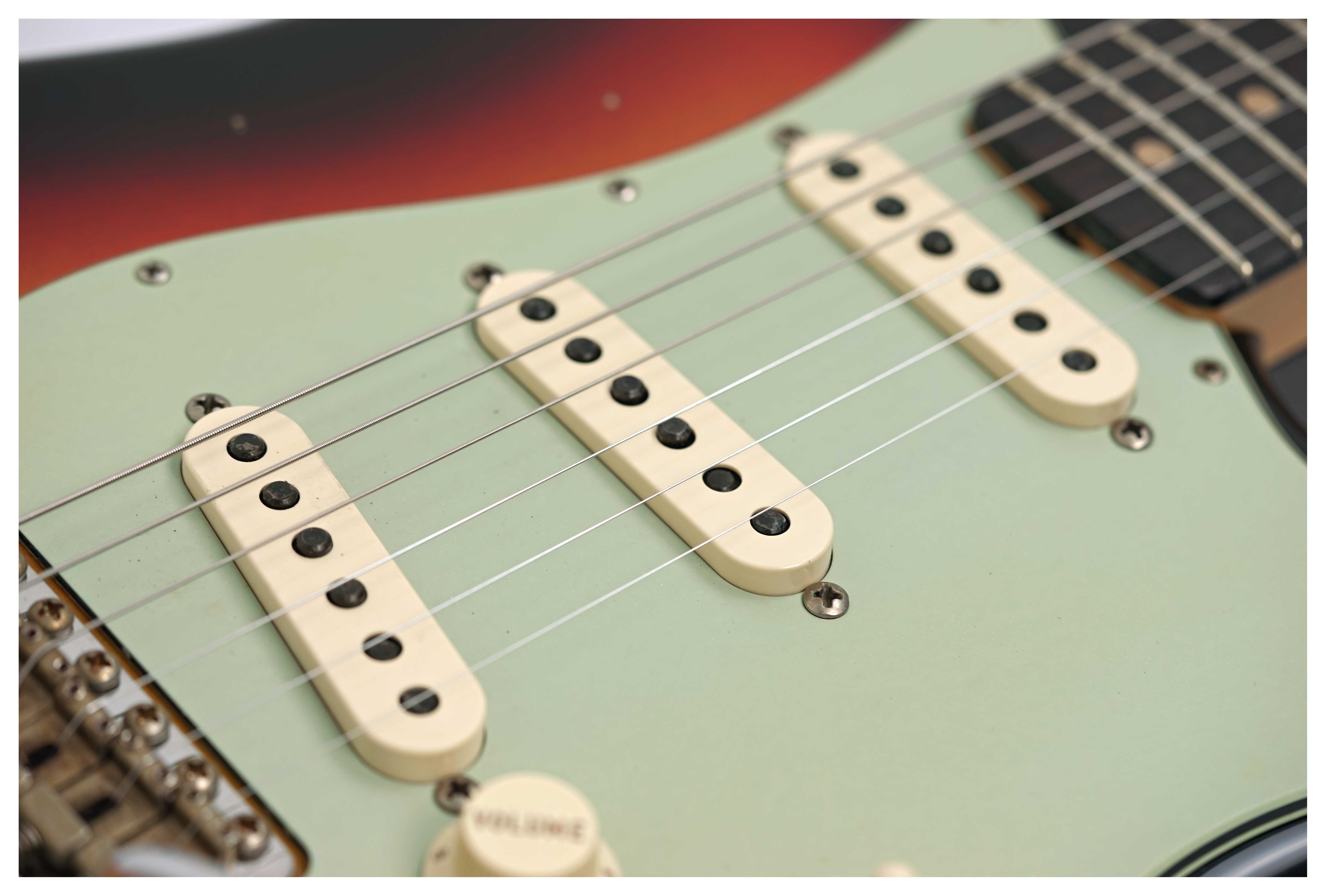 Fender Custom Shop 1960 Stratocaster Journeyman Relic Bleached 3 Tone Sunburst Rosewood Fingerboard #CZ582816