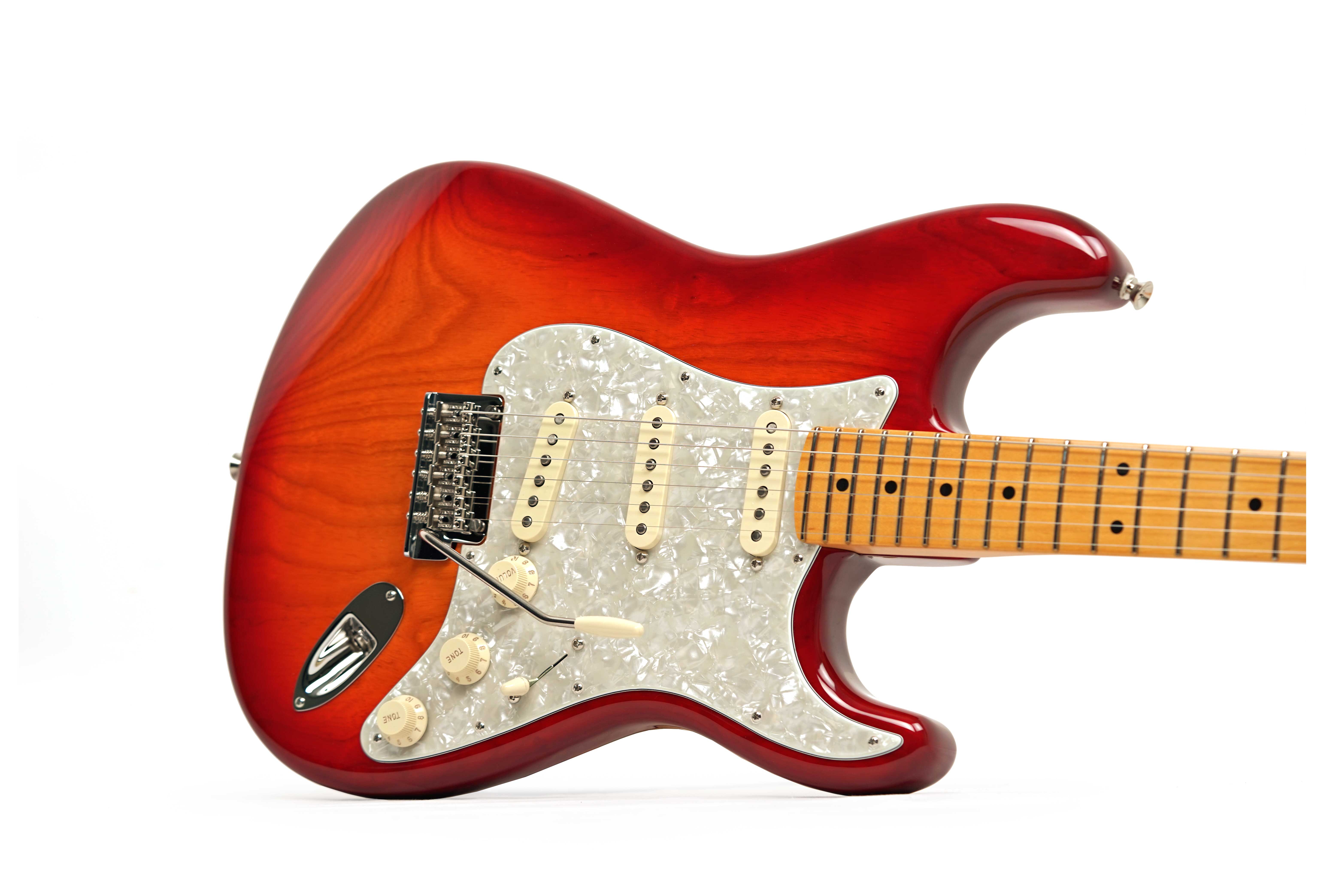 Fender American Professional Stratocaster Aged Cherry Burst Maple Fingerboard (2026) #US26042836