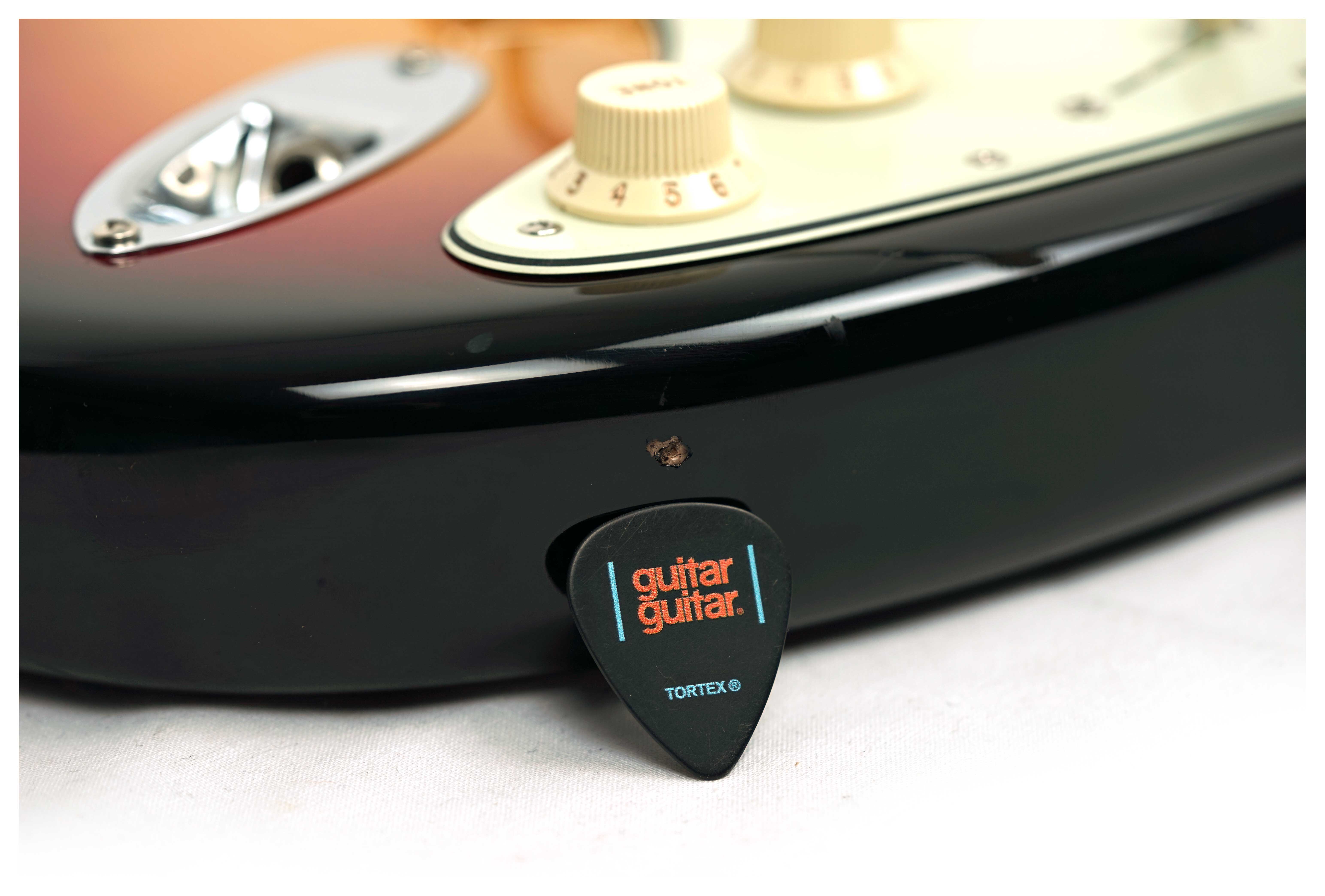 Fender American Vintage II 1961 Stratocaster Rosewood Fingerboard 3-Colour Sunburst (Pre-Owned) #V2558152