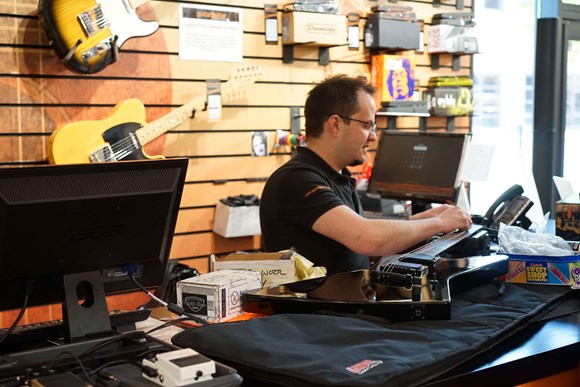 guitarguitar epsom guitar technician