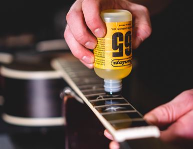 7 Accessories Every Beginner Guitarist Should Try