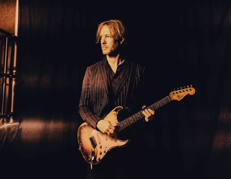 "I generally like things on ten, full bore, all the way up, hammer down. Full speed ahead!" KENNY WAYNE SHEPHERD talks about his NEW album!
